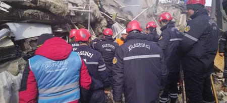 Xilasedicilərimiz Türkiyədə dağıntılar altında qalmış 6 nəfərin meyitini və bir yaralını çıxarıb - YENİLƏNİB