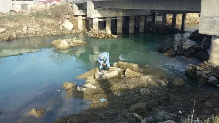 Ağcabədinin Yuxarı Qarabağ su kanalıdan çoxlu sayda patron, əlqumbarası və avtomat darağı tapılıb