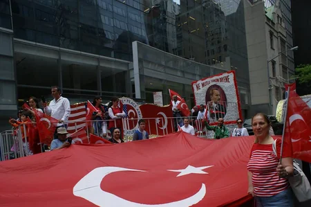Azerbaijani diaspora participates in Turkish Day Parade in New York