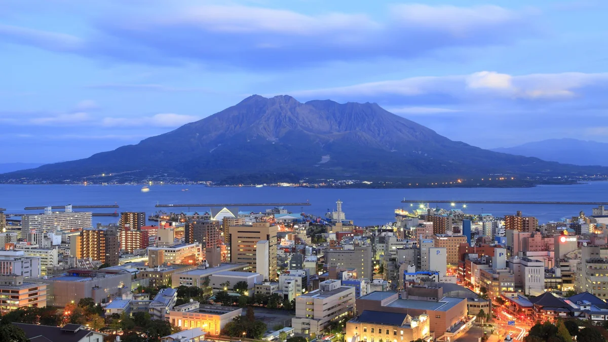 Yaponiya sahilində güclü zəlzələ olub