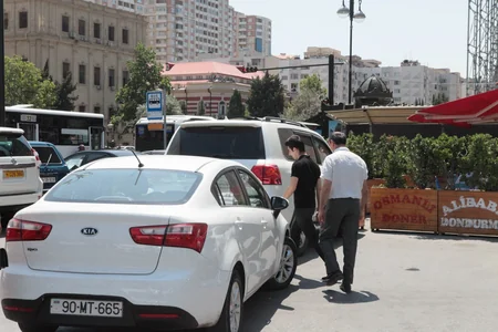 DİN avtomobilləri piyada səkilərində saxlayan sürücülərə müraciət edib