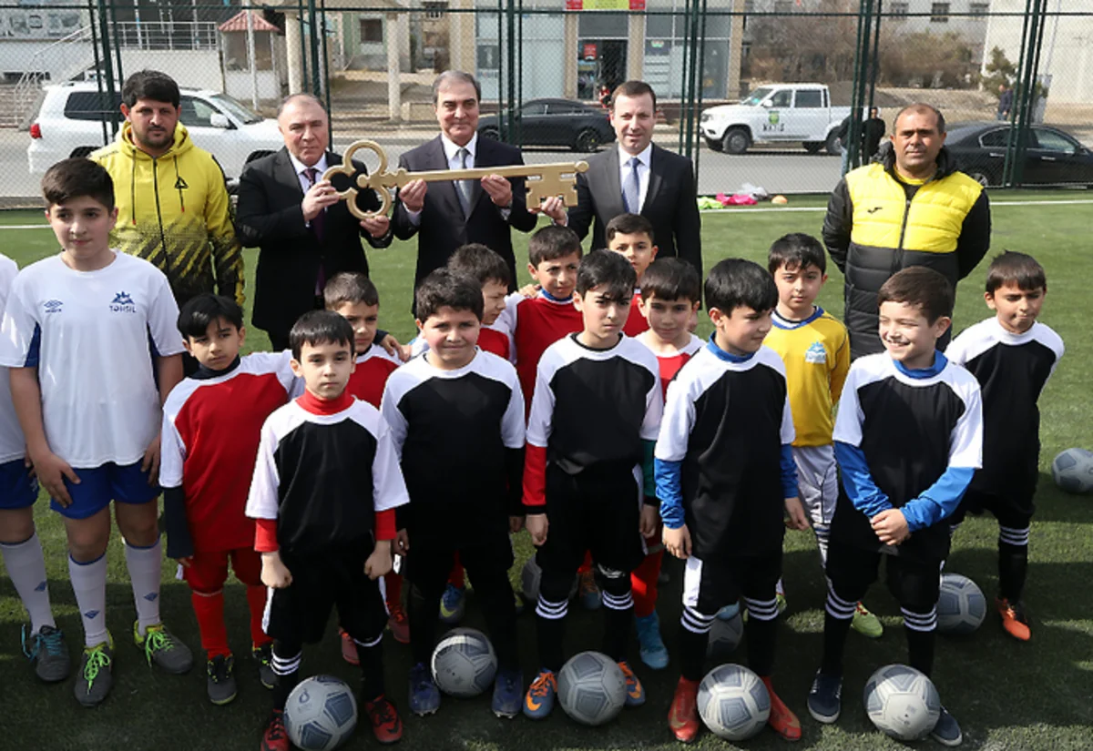 Gəncədə süni örtüklü meydança təmir olunub