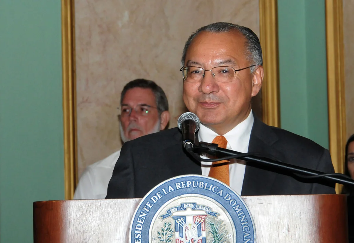Former US ambassador admits to serving as secret agent for Cuba