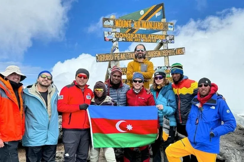 Azərbaycan alpinistləri Kilimancaro zirvəsini fəth ediblər