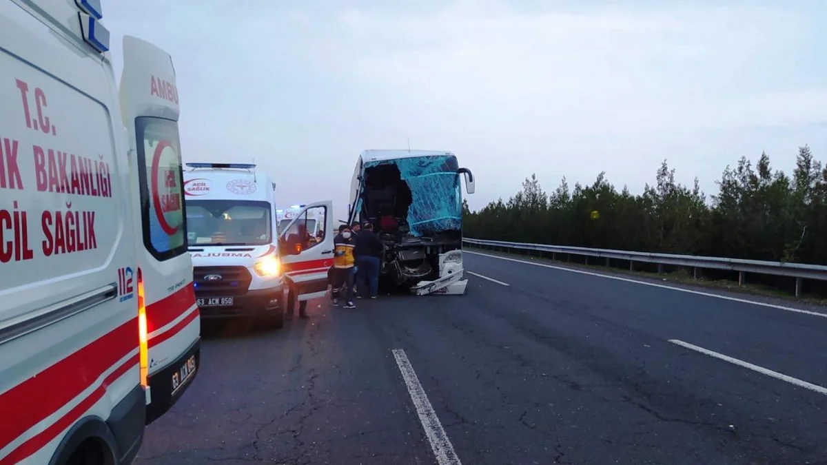 На Алтае при опрокидывании автобуса погибли трое граждан Монголии