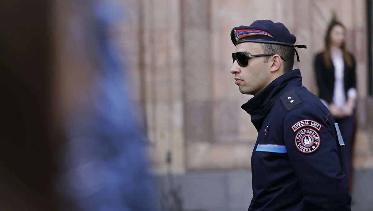 В Ереване местные жители вступили в спор с сотрудниками посольства ФРГ, есть пострадавшие