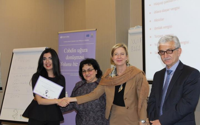 İsveçin Azərbaycandakı səfiri qadın sahibkarlara sertifikat təqdim edib