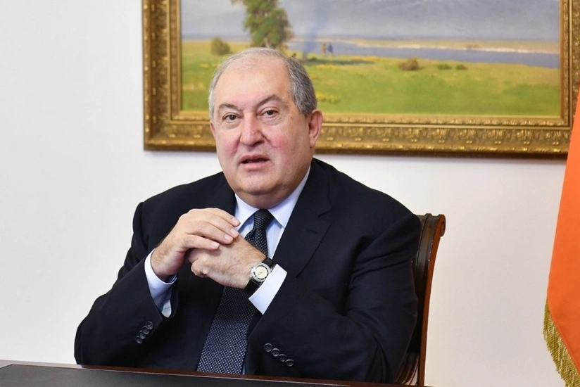 Ermənistan prezidenti ikinci pasportunu gizlətməkdə qınanılır