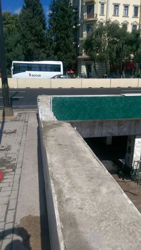 Piyada keçidinə aşan Range Rover yol təsərrüfatına 8 min manat ziyan vurub