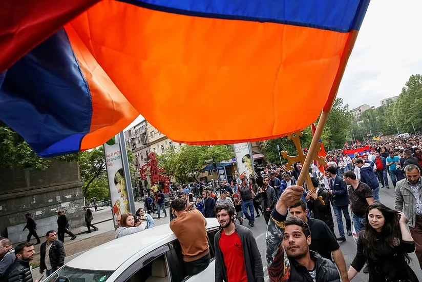 Протестующие заблокировали вход в генпрокуратуру Армении и требуют отставки ее главы