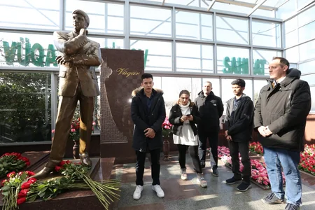 Memorial iştirakçıları Vüqar Həşimovun məzarını ziyarət ediblər