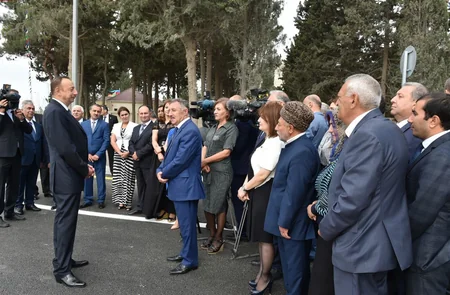 Prezident İlham Əliyev Nardaran sakinləri ilə görüşüb - FOTO