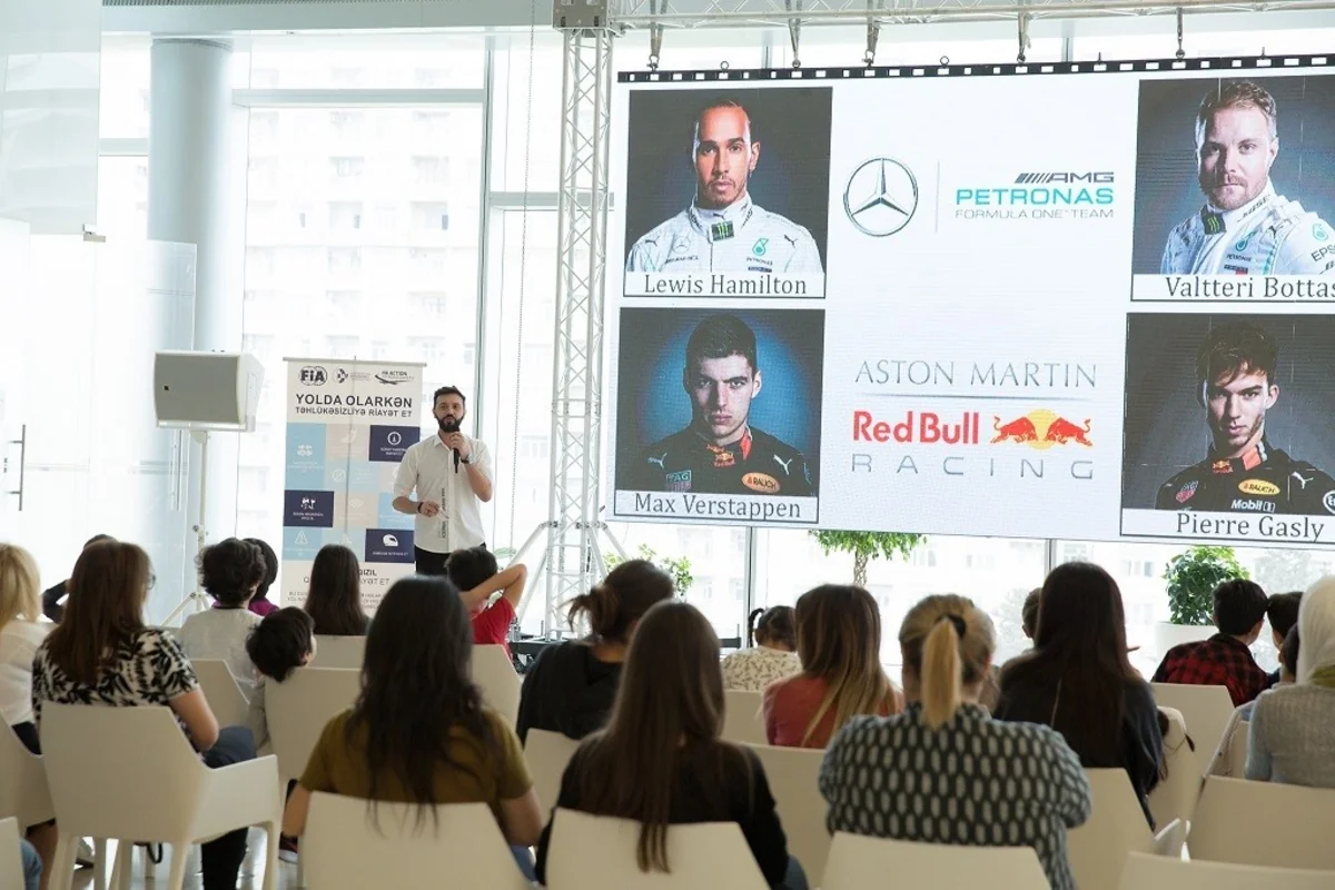 “Formula 1”də pilotları müşayiət edəcək uşaqlar üçün təlim keçirilib