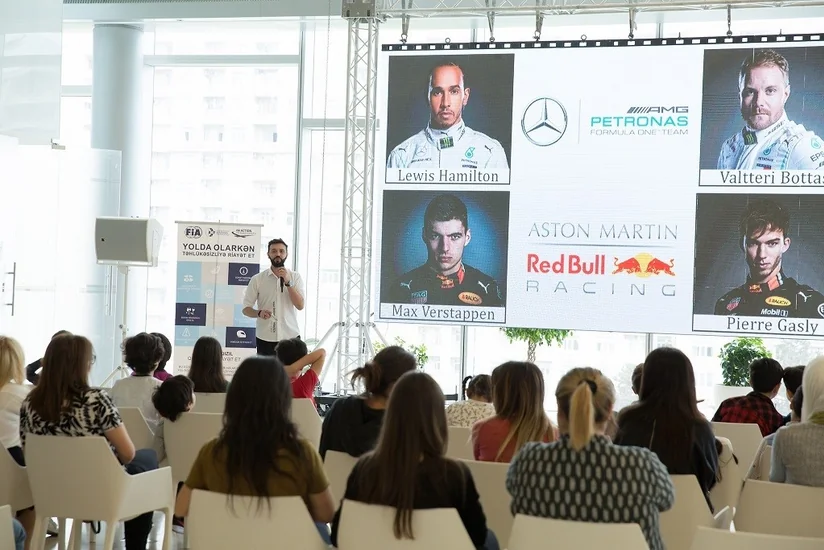 “Formula 1”də pilotları müşayiət edəcək uşaqlar üçün təlim keçirilib