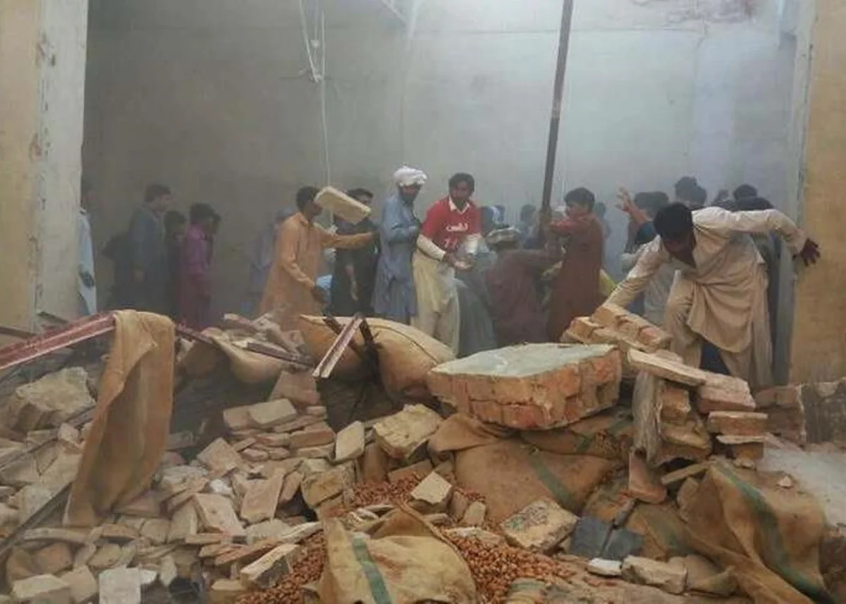 15 killed in Pakistan mosque roof collapse