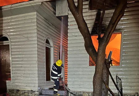 FHN: Xırdalanda iaşə obyektindəki yanğına görə binada yaşayan 45 sakin təxliyə edilib – YENİLƏNİB-4 - VİDEO