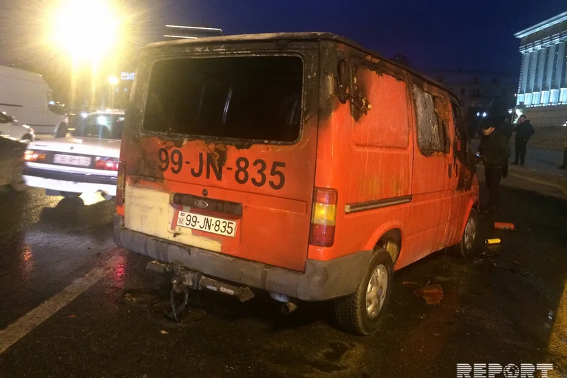 Перед Верховным судом сгорел микроавтобус