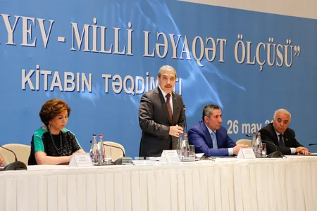 Mərhum professorun Heydər Əliyev-milli ləyaqət ölçüsü kitabının təqdimatı keçirilib - FOTOLAR