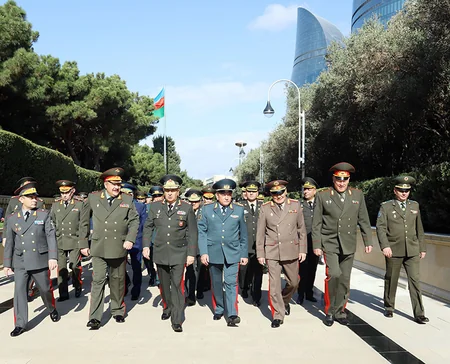 CIS military delegations visit Alley of Martyrs 