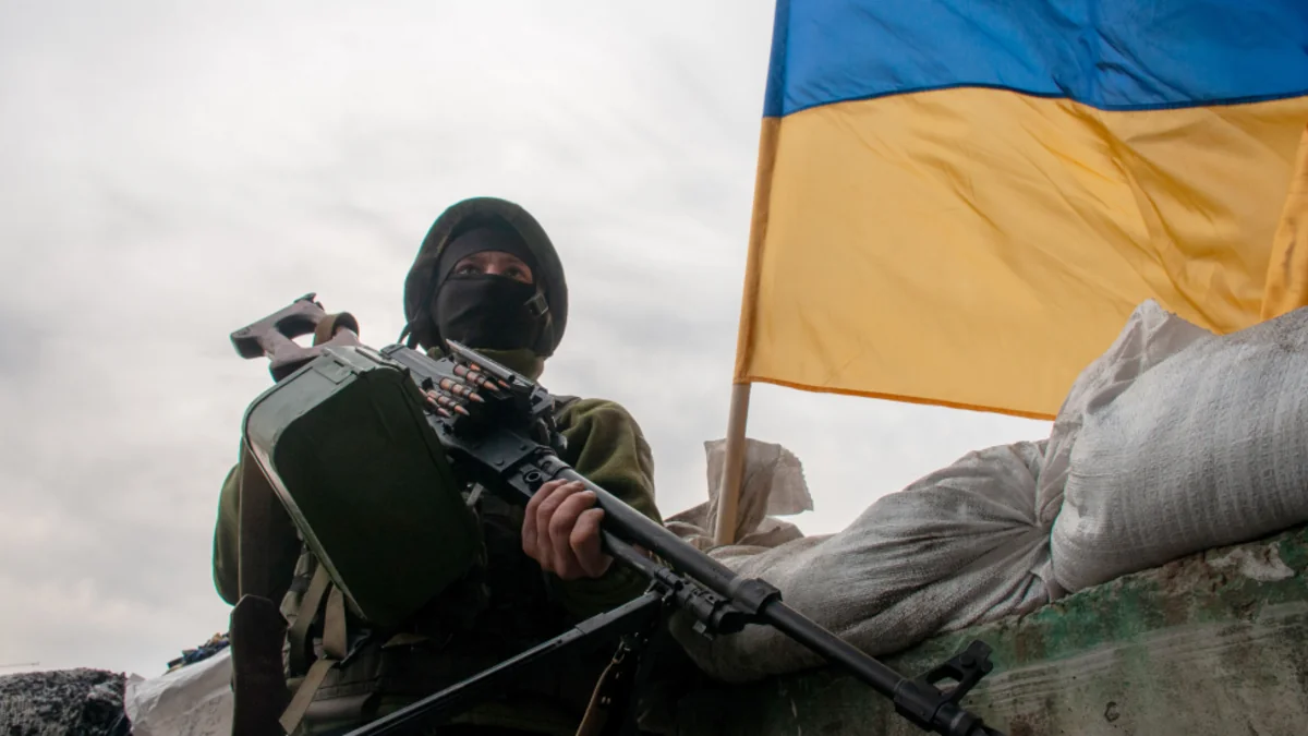 ВСУ подняли украинские флаги над горсоветом Изюма