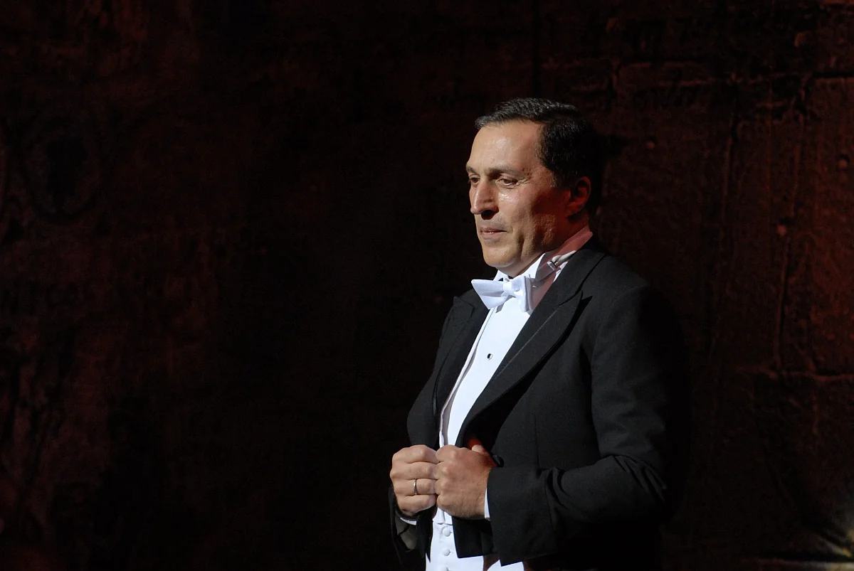 Оперный певец объявил голодовку из-за Саакашвили