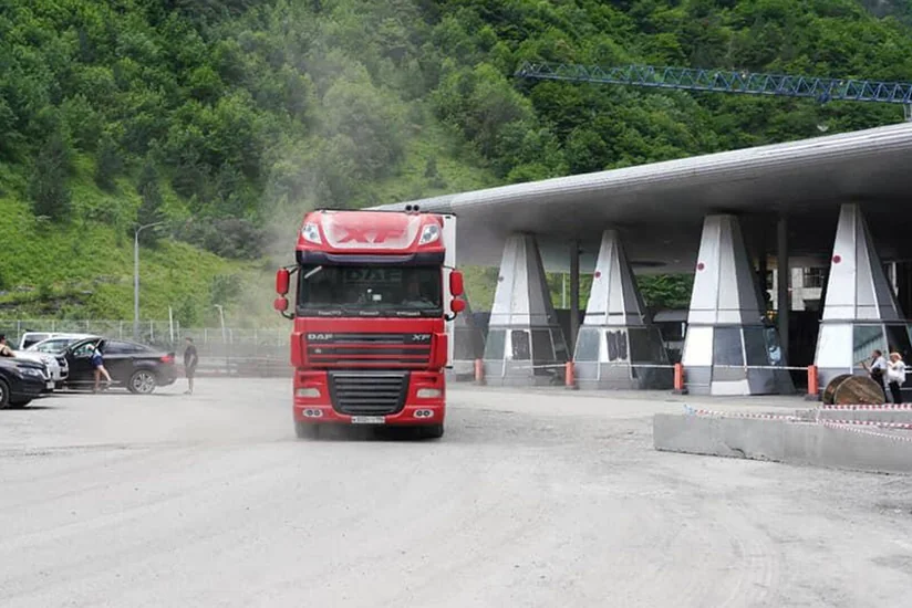 Yuxarı Lars keçid məntəqəsindən 4,8 mindən çox yük maşını keçmək üçün gözləyir