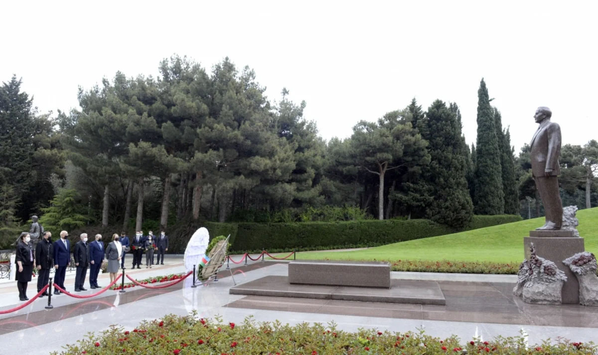 YAP nümayəndələri Fəxri xiyabanı ziyarət ediblər