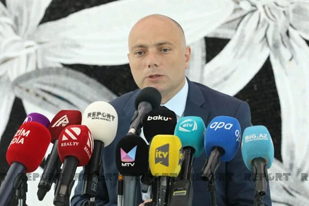Mədəniyyət naziri jurnalistlərlə görüşüb