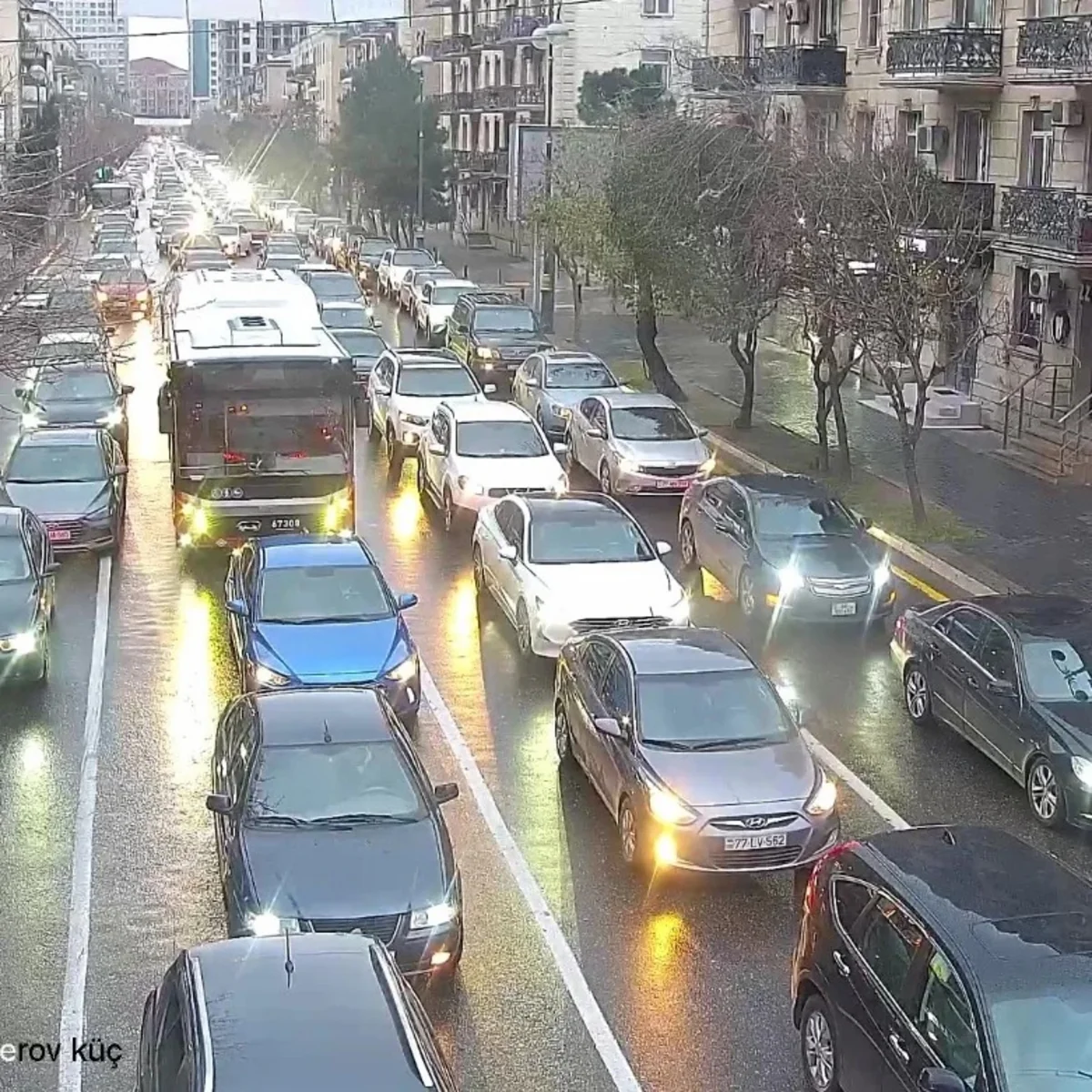 Bakının bir sıra yollarında sıxlıq müşahidə olunur - SİYAHI