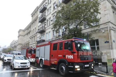 В центре Баку произошел пожар в жилом доме