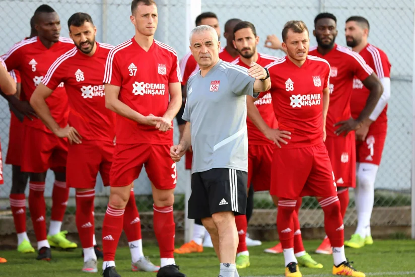 UEFA Konfrans Liqası: “Fiorentina” səfərdə qələbə qazanıb, “Başakşehir” heç-heçə edib