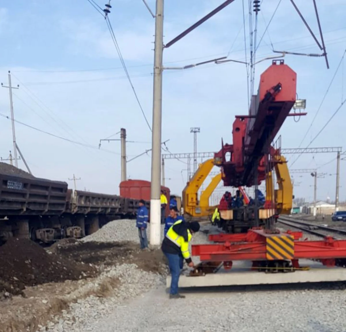 Baş Ələt stansiyasında yeni yoldəyişənlər quraşdırılır