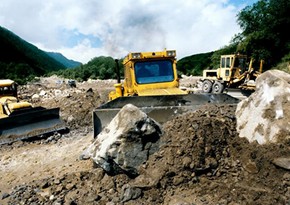 19 trapped in China landslides