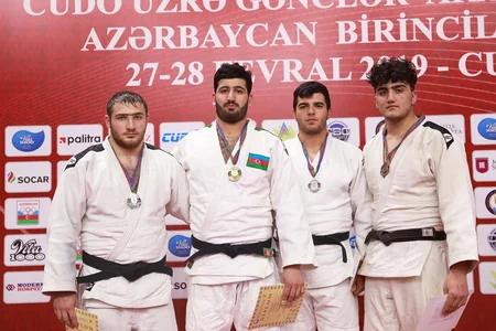 Gənc cüdoçular arasında Azərbaycan birinciliyinin ilk qalibləri müəyyənləşib