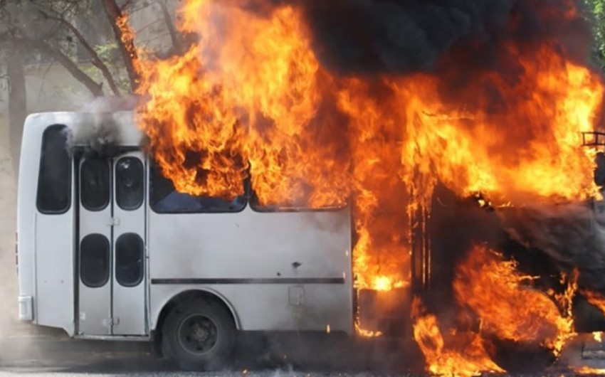 Bakıda sərnişin avtobusu yandı