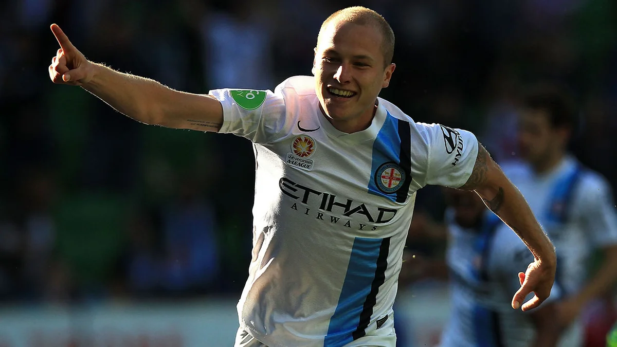 Manchester City signs Australia midfielder