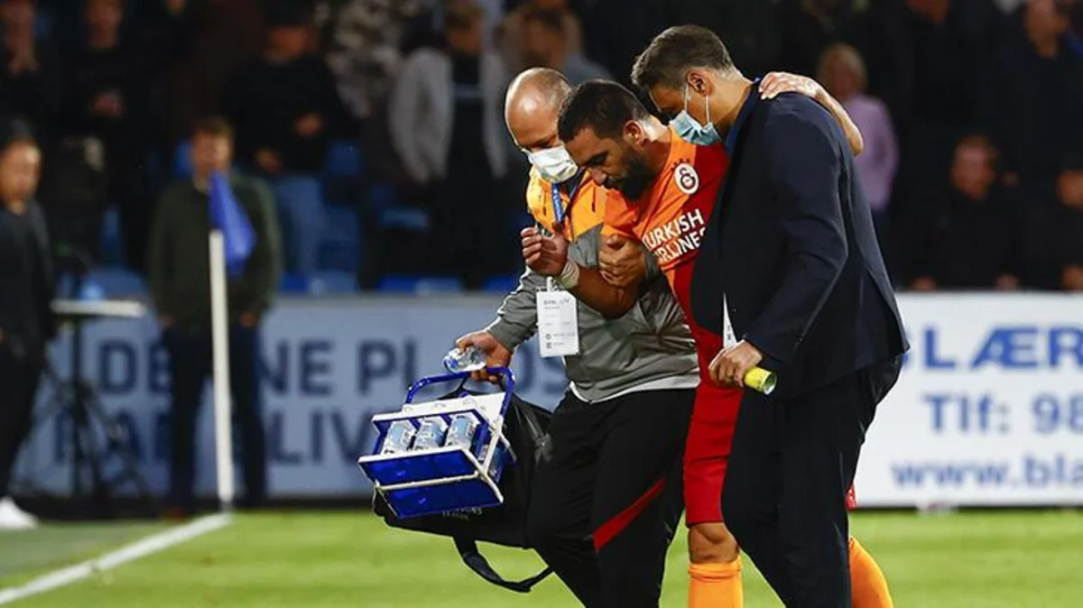 Qalatasarayın futbolçusu Arda Turan zədələnib
