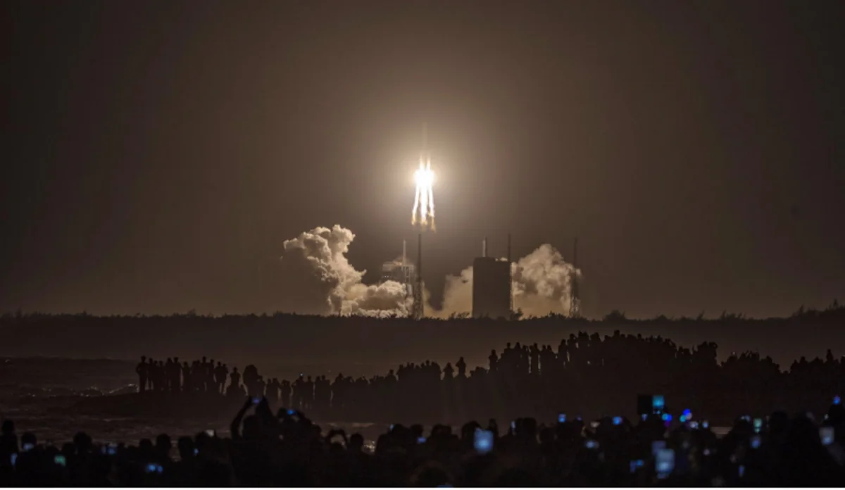 Китайский космический аппарат вышел на орбиту Луны