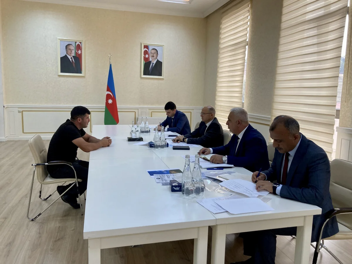 Energetika naziri Gədəbəydə vətəndaşları qəbul edib