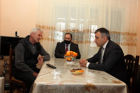 Nazirlik əməkdaşları şəhid ailələri ilə görüşdü