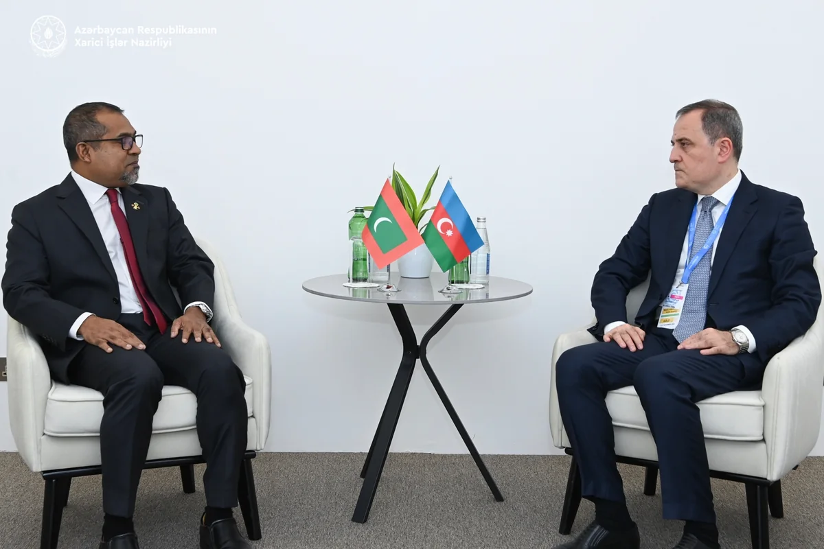 Azerbaijani, Maldivian FMs sign two cooperation documents