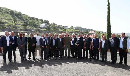 Dövlət başçısı Laçın şəhərinə qayıdan əhali ilə görüşüb, evlərin açarlarını onlara təqdim edib