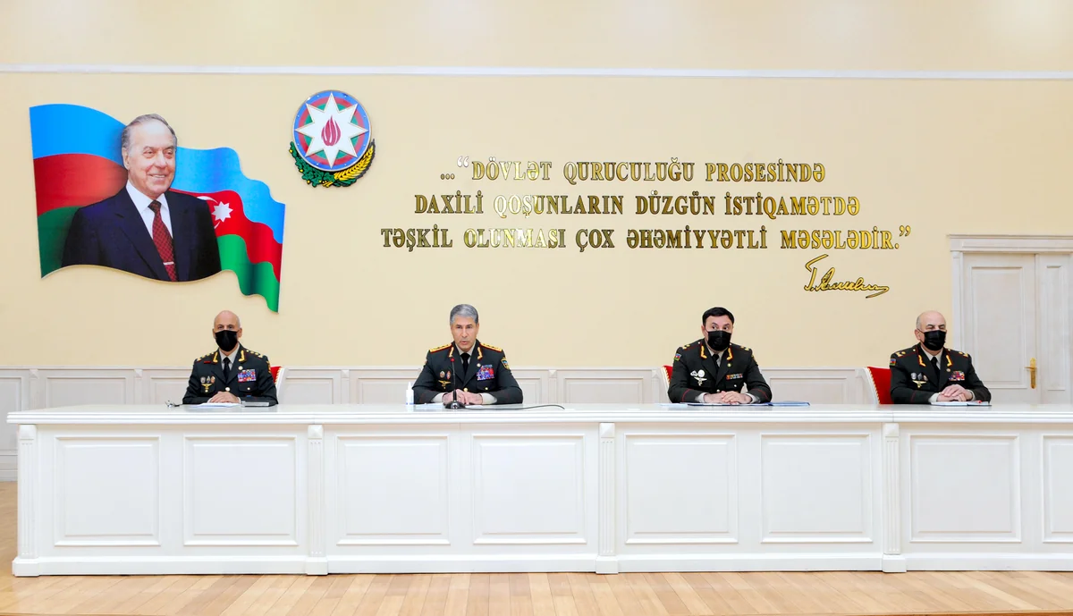 Vilayət Eyvazov Daxili Qoşunların Baş İdarəsində müşavirə keçirib