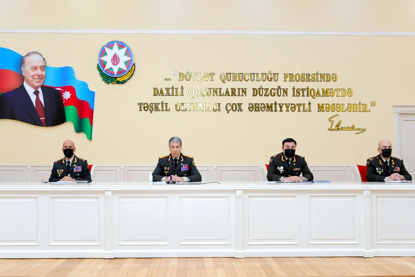 Vilayət Eyvazov Daxili Qoşunların Baş İdarəsində müşavirə keçirib