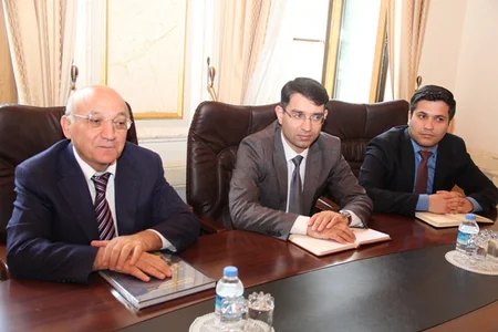 Mübariz Qurbanlı Böyük Britaniyanın Azərbaycandakı səfiri ilə görüşüb