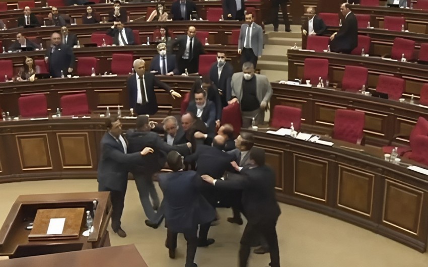 Scuffle erupts in Armenian parliament