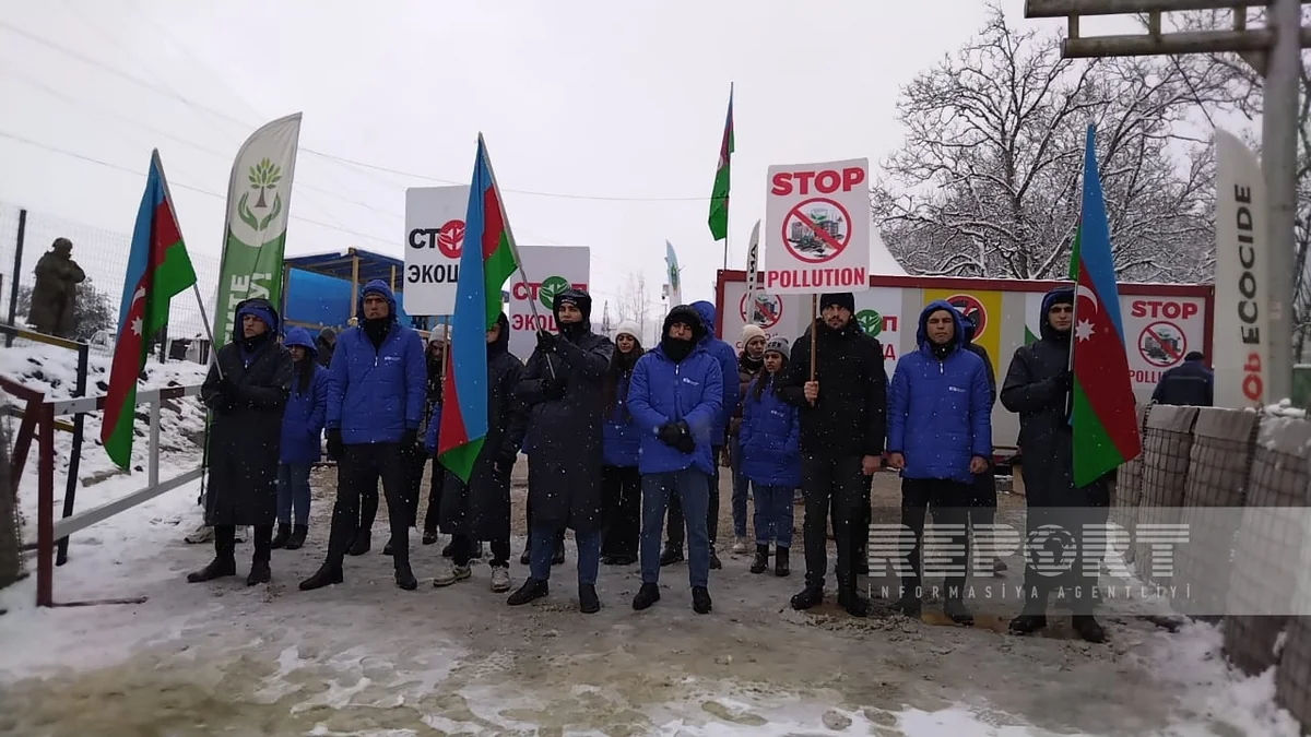 Акция протеста на дороге Ханкенди-Лачын продолжается несмотря на снегопад