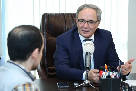 Əflatun Amaşov: “İstərdik ki, saytlarda çalışan yaradıcı əməkdaşlar ədəbi dil üzrə attestasiyadan keçsinlər” - MÜSAHİBƏ