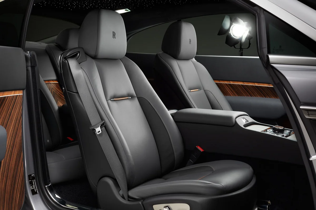 Azərbaycan müştərilərinə yeni Rolls-Royce avtomobili təklif olunur