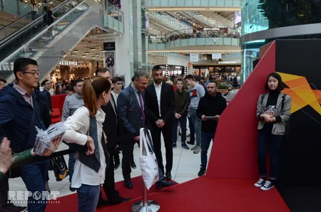 Avropa Liqasının Bakıda keçiriləcək final matçının səfirləri Moskvada azarkeşlərlə görüşüblər - YENİLƏNİB